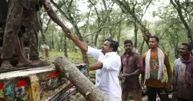 ഒരു നോട്ടീസ് കൊടുത്ത് വിളിക്കാവുന്ന സംഭവത്തില്‍ നാട്ടിലാകെ ഭീകരാന്തരീക്ഷം സൃഷ്ടിക്കുകയാണ് ഫോറസ്റ്റ് ഉദ്യോഗസ്ഥര്‍; തലപ്പോയാലും ജനങ്ങള്‍ക്കൊപ്പം: ജെനിഷ് കുമാര്‍ എം.എല്‍.എ