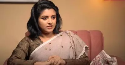 അച്ഛന്റെ മരണത്തില്‍ ഇപ്പോഴും എനിക്കൊരു ക്ലാരിറ്റിയില്ല, അമ്മയും ഞാനുമായി തുറന്നുപറച്ചിലുകളുണ്ടായിട്ടില്ല: ലിജോ മോള്‍ ജോസ്