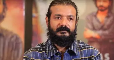 അന്ന് ഞാന്‍ കരഞ്ഞു, ഇവനെയും കൊണ്ട് ഒരിടത്തും പോകാന്‍ പറ്റില്ലെന്നാണ് ആ നടന്‍ പറഞ്ഞത്: ശ്രീനാഥ് ഭാസി