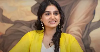 അവര്‍ ചിലതൊക്കെ ചെയ്യുമ്പോള്‍ ‘വൗ’ എന്നുതോന്നും: അനശ്വര രാജന്‍