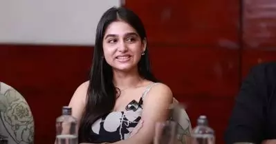 നമുക്ക് പ്രണയിക്കാനും നമ്മെ പ്രണയിക്കാനുമൊക്കെ ഒരാള്‍ കൂടെയുള്ളത് നല്ലതാണ്: അനശ്വര രാജന്‍