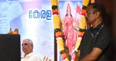 കേരള സര്‍വകലാശാലയിലെ കാവിക്കൊടിയേന്തിയ സ്ത്രീ വിവാദം; വി.സിയോട് വിശദീകരണം തേടാന്‍ രാജ്ഭവന്‍