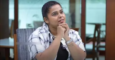 ശരീരാകൃതിയുടെ പേരിൽ കളിയാക്കലുകൾ; ഫോട്ടോ ഷൂട്ടിലൂടെ ശക്തമായി പ്രതികരിച്ച ഫറ ഷിബ്‌ല