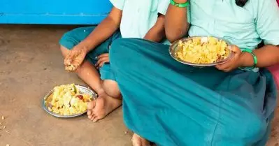 തൃശൂരില്‍ സ്‌കൂള്‍ വിദ്യാര്‍ത്ഥികള്‍ക്ക് ഭക്ഷ്യവിഷബാധയേറ്റു; ചികിത്സ തേടിയത്‌ 50 ഓളം വിദ്യാര്‍ത്ഥികള്‍