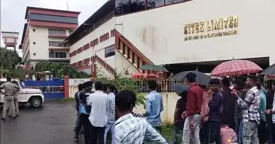 ശമ്പളകുടിശിക ആവശ്യപ്പെട്ട് കിറ്റെക്‌സ് കമ്പനിക്ക് മുന്നില്‍ തൊഴിലാളികള്‍ സമരത്തിലെന്ന് റിപ്പോര്‍ട്ട്