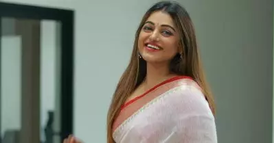 ലാലേട്ടനോട് ആ ചോദ്യം ചോദിച്ചതിൻ്റെ പേരിൽ സൈബർ ബുള്ളിങ് നേരിട്ടു; പക്ഷെ, പിന്നിലുള്ള കാര്യങ്ങളാരും അറിയുന്നില്ല: മീര അനിൽ