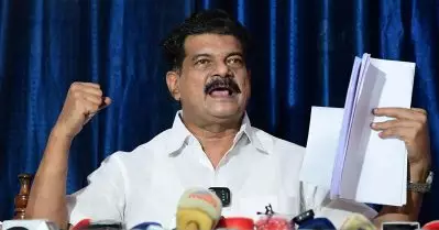 കരുത്തുകാട്ടി അൻവർ; ആദ്യപകുതിയിൽ 10,000ത്തിലധികം വോട്ടുകൾ, വീണ്ടും യു.ഡി.എഫിനോടൊപ്പം പ്രവർത്തിക്കാൻ താത്പര്യം പ്രകടിപ്പിച്ച് അൻവർ