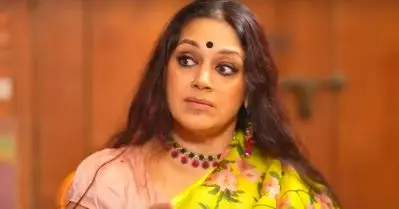 ‘ഏതെങ്കിലും മരത്തിന്റെ മറവില്‍ ചെന്ന് വസ്ത്രം മാറാന്‍ പറയൂ’ എന്നയാള്‍ പറഞ്ഞു; അപ്പോഴെന്നെ സഹായിച്ചത് ആ സൂപ്പര്‍സ്റ്റാര്‍: ശോഭന