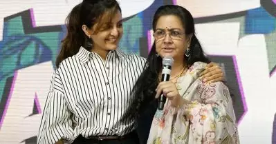 ഒരു സൂപ്പര്‍സ്റ്റാര്‍ മതി; ഞാനും മഞ്ജു വാര്യരും ഒരുമിച്ചുള്ള സിനിമ പ്ലാന്‍ ചെയ്തിരുന്നു: ഉര്‍വശി