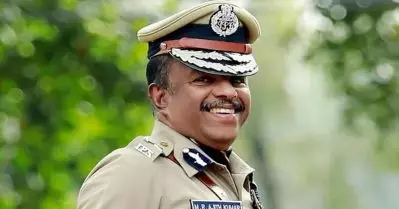 ശബരിമലയിലേക്ക് ട്രാക്ടറില്‍ യാത്ര ചെയ്ത് എം.ആര്‍ അജിത് കുമാര്‍; വിവാദം