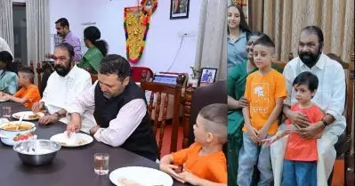 പ്രിയപ്പെട്ട മന്ത്രിയപ്പൂപ്പനെ കാണാനെത്തി അഫ്ഗാന്‍ കുരുന്നുകള്‍