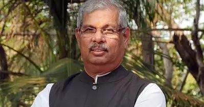 സത്യപ്രതിജ്ഞയ്ക്ക് പിറകെ ഗവര്‍ണറുടെ നയപ്രഖ്യാപനത്തിലും വന്ദേമാതരം; പൂര്‍ണരൂപം ആലപിച്ചില്ല
