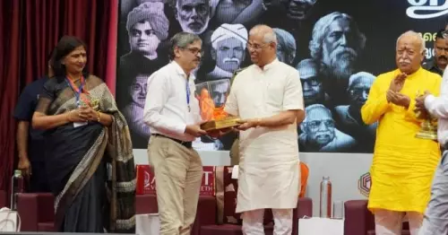 Governor Rajendra Arlekar along with Calicut University V.C. Dr. P. Ravindran