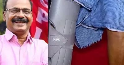 ചോര്‍ന്നൊലിക്കുന്ന വീട്ടില്‍ തെന്നിവീണു; നാട്ടിക എം.എല്‍.എ സി.സി. മുകുന്ദന് പരിക്ക്