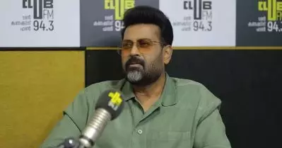 സീനിയേഴ്‌സ്; മതില്‍ ഒന്നുരണ്ട് വട്ടം ചാടാന്‍ മാത്രമാണ് സ്‌ക്രിപ്റ്റില്‍ ഉണ്ടായിരുന്നത്: മനോജ് കെ. ജയന്‍