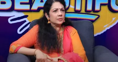 ദുഃഖപുത്രി സ്റ്റൈലാണെങ്കിലും എല്ലാ തരം ഷെയ്ഡുകളും എനിക്ക് ചെയ്യാന്‍ പറ്റി; മൂന്നാമത് തിരിച്ചുവരുമ്പോള്‍ ഭയമൊന്നുമില്ലായിരുന്നു: ശാന്തി കൃഷ്ണ
