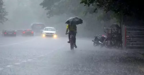 latest weather updates in kerala, Orange alert in four districts on Sunday