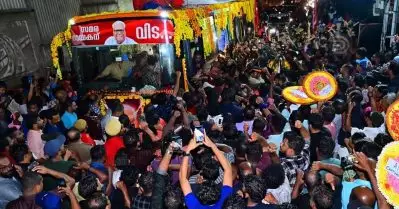 കേരളത്തിന്റെ സമരയൗവനത്തിന് വിടചൊല്ലി പതിനായിരങ്ങൾ; വിലാപയാത്ര ആലപ്പുഴയിലേക്ക്