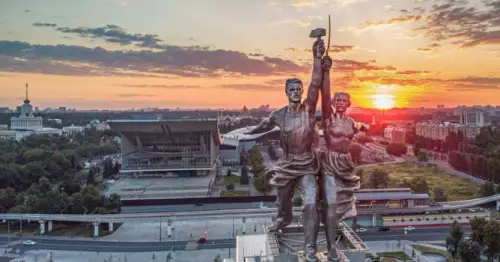"Worker and Collective Farm Girl" in Moscow.