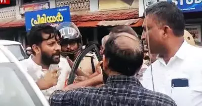 വടകരയില്‍ ഷാഫി പറമ്പിലിനെ തടഞ്ഞ് ഡി.വൈ.എഫ്.ഐ പ്രവര്‍ത്തകര്‍; വാഹനത്തില്‍ നിന്നിറങ്ങി പ്രവര്‍ത്തകരുമായി വാക്കേറ്റം