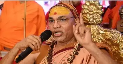 പാര്‍ലമെന്റില്‍ ജീവനുള്ള പശുക്കളെ കയറ്റണം; ഇല്ലെങ്കില്‍ ഞാന്‍ പശുക്കളുമായി വരും: അവിമുക്തശ്വരാനന്ദ്