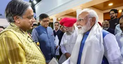 ഇനി ഇതിന്റെ ആവശ്യമുണ്ടോ, അവസാനിപ്പിച്ചൂടേ; മോദിക്കെതിരായ തരൂരിന്റെ ‘തേള്‍’ പരാമര്‍ശത്തില്‍ ബി.ജെ.പി നേതാവ് നല്‍കിയ കേസില്‍ സുപ്രീം കോടതി