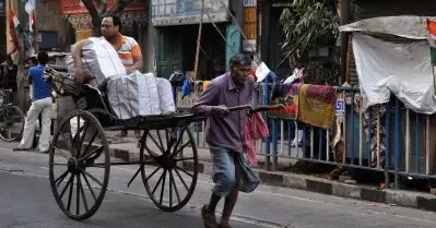 കൈകൊണ്ട് വലിക്കുന്ന റിക്ഷകള്‍ ഇപ്പോഴും ഉപയോഗിക്കുന്നത് മനുഷ്യത്വരഹിതം, രൂക്ഷ വിമര്‍ശനവുമായി സുപ്രീം കോടതി