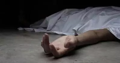 യു.പിയില്‍ ചികിത്സ കിട്ടാതെ യുവാവ് മരിച്ചു; ദുര്‍ഗന്ധം വമിച്ച മൃതദേഹം വാര്‍ഡില്‍ ഉപേക്ഷിച്ചെന്ന് പരാതി