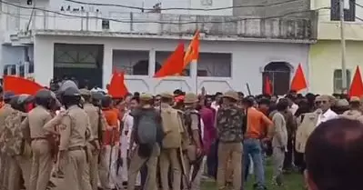 യു.പിയില്‍ നവാബ് അബ്ദുസമദിന്റെ ശവകുടീരം തകര്‍ത്ത് ഹിന്ദുത്വര്‍