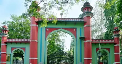 ഗ്രേസ്മാര്‍ക്കും അറ്റന്റന്‍സും നല്‍കി എം.എസ്.എഫ് സ്ഥാനാർത്ഥികൾക്ക് പിന്തുണ; ഫാറൂഖില്‍ കെ.എസ്.യു-എസ്.എഫ്.ഐ പ്രതിഷേധം