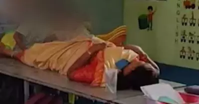തമിഴ്‌നാട്ടില്‍ വിദ്യാര്‍ഥികളെ കൊണ്ട് കാല് മസാജ് ചെയ്യിപ്പിച്ച് അധ്യാപിക; വീഡിയോ ദൃശ്യങ്ങള്‍ പുറത്ത്
