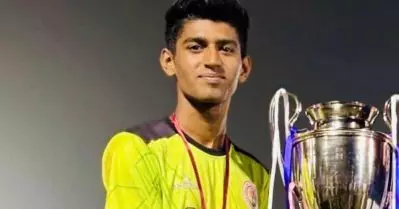 ഒറ്റ മത്സരം പോലും കളിക്കാത്ത ഗോള്‍ കീപ്പര്‍ ടീമില്‍; മികച്ച പ്രകടനം നടത്തിയ കോഴിക്കോടിന്റെ ഗോളിക്ക് അവഗണനയെന്ന് പരാതി