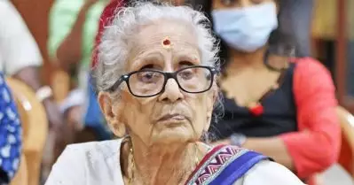 ‘ഈ വലതുപക്ഷ നിന്ദകള്‍ അംഗീകരിക്കാനാകില്ല’; എം. ലീലാവതിക്കെതിരായ സൈബറാക്രമണത്തില്‍ സോഷ്യല്‍ മീഡിയ