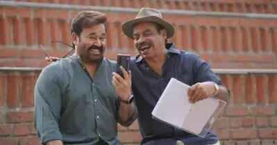 ലാൽ കൂടെയുണ്ടെങ്കിൽ ടെൻഷൻ അറിയില്ല; എന്തും നർമത്തിന്റെ കണ്ണിലൂടെ കാണാൻ പ്രത്യേക മിടുക്കുണ്ട്: സത്യൻ അന്തിക്കാട്