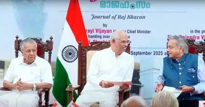മുഖ്യമന്ത്രി പങ്കെടുക്കുന്ന പരിപാടി; രാജ്ഭവനിലെ കാവികൊടിയേന്തിയ സ്ത്രീയുടെ ചിത്രം ഒഴിവാക്കി