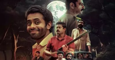 തലയും വാലുമില്ലാത്ത പ്രേതം, പൈസ വസൂലായി; ഒ.ടി.ടിക്ക് പിന്നാലെ ട്രോൾ മെറ്റീരിയലായി സുമതി വളവ്