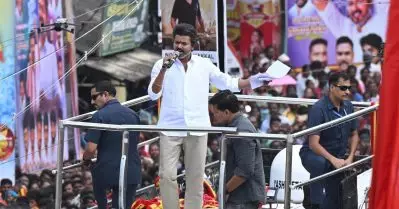വിജയിയെ അറസ്റ്റ് ചെയ്യണമെന്ന് ഡി.എം.കെയും കോണ്‍ഗ്രസും; കോടതി സ്വമേധയാ കേസെടുക്കണമെന്ന് സി.പി.എം
