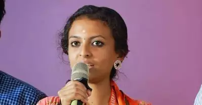 കോടിയേരിയെ പോലെ പിണറായിയും നരകിച്ച് മരിക്കും; അധിക്ഷേപ പരാമര്‍ശവുമായി ബി.ജെ.പി വനിതാ നേതാവ്