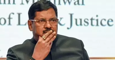 ‘സനാതന ധര്‍മത്തെ അപമാനിക്കാന്‍ സമ്മതിക്കില്ല’; സുപ്രീംകോടതി ചീഫ് ജസ്റ്റിസിന് നേരെ ഷൂ എറിഞ്ഞ് അഭിഭാഷകന്‍