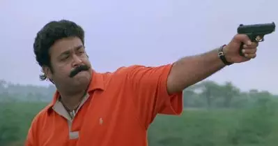 കരിമേഘക്കെട്ടഴിയുന്നത് കാണാന്‍ എല്ലാവരും ത്രില്ലിലാണല്ലോ, ബുക്ക് മൈഷോയില്‍ ചരിത്രമെഴുതി മോഹന്‍ലാലും രാവണപ്രഭുവും