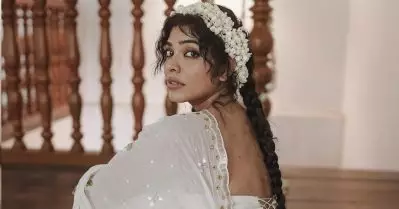ഊതിക്കാച്ചിയാൽ തങ്കം പോലെ തിളങ്ങുന്ന പൊന്ന്