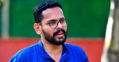 സ്‌കൂളിന്റെ തിട്ടൂരത്തിന് ഓശാന പാടി തട്ടമഴിപ്പിച്ചത് വിശ്വാസ സംരക്ഷപാര്‍ട്ടിയായ കോണ്‍ഗ്രസ്, ലീഗും പിന്തുണച്ചില്ല; തട്ടം വിവാദത്തില്‍ സരിന്‍