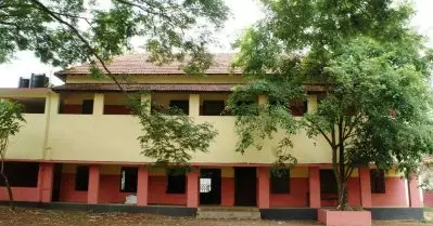 ശബരിമല വ്രതം: കറുപ്പ് വസ്ത്രം ധരിച്ചെത്തിയ വിദ്യാര്‍ത്ഥികളെ ക്ലാസില്‍ നിന്നും പുറത്താക്കി: ഇടപെട്ട് പുതുക്കാട് പൊലീസ്