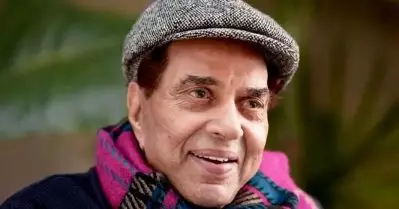 ധര്‍മേന്ദ്ര സുഖം പ്രാപിക്കുന്നു, തെറ്റായ വാര്‍ത്ത പ്രചരിപ്പിക്കരുത്; അഭ്യൂഹങ്ങള്‍ തള്ളി മകള്‍ ഇഷ ഡിയോള്‍