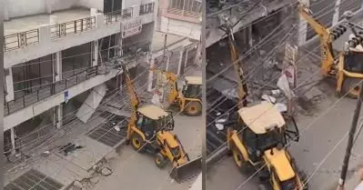 ഐ ലവ് മുഹമ്മദ് വിവാദം: മൗലാന തൗഖീര്‍ റാസയുടെ അനുയായിയുടെ വ്യാപാര സമുച്ചയം പൊളിച്ചുമാറ്റി യു.പി ഭരണകൂടം