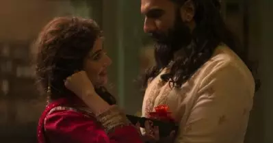 പകുതി പ്രായം മാത്രമുള്ള നടിയുമായി റൊമാന്‍സ്, ധുരന്ധറിലെ രണ്ടാം ഗാനത്തിന് പിന്നാലെ രണ്‍വീര്‍ സിങ്ങിനും ബോളിവുഡിനും വിമര്‍ശനം