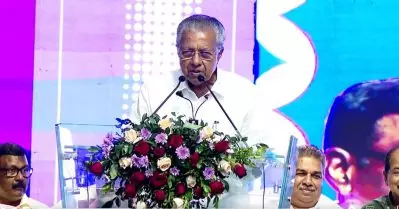ഇതൊരു ചവിട്ടുപടി; അസാധ്യമായ ഒന്നുമില്ലെന്ന് തെളിഞ്ഞു; കേരളം ‘അതിദാരിദ്ര്യ മുക്ത’ സംസ്ഥാനമായി പ്രഖ്യാപിച്ച് മുഖ്യമന്ത്രി