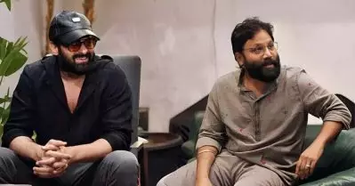 ആറ് മാസത്തേക്ക് മീഡിയയുടെ മുന്നില്‍ പെടരുത്, ലുക്ക് പുറത്താകാതിരിക്കാന്‍ പ്രഭാസിന് നിര്‍ദേശവുമായി സന്ദീപ് റെഡ്ഡി വാങ്ക