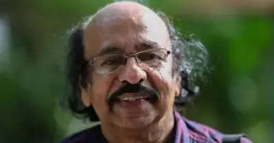 എന്തിനാണ് പണത്തിനായി സന്ധി ചേരുന്നത്? ഇടതുപക്ഷം കൂടി ഹിന്ദുത്വവഴിയിലേക്ക് നീങ്ങിയാല്‍ പിന്നീടൊരു പ്രതീക്ഷയുമില്ല: സച്ചിദാനന്ദന്‍