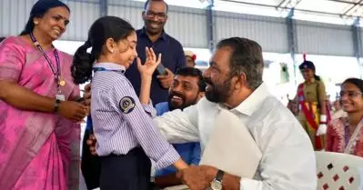 ‘മോളേ, ഈ ലോകം പെണ്‍കുട്ടികളുടേത് കൂടിയാണ്, ഈ സര്‍ക്കാര്‍ പെണ്ണുങ്ങള്‍ അടക്കം എല്ലാവരുടേയുമാണ്’: വി.ശിവൻകുട്ടി